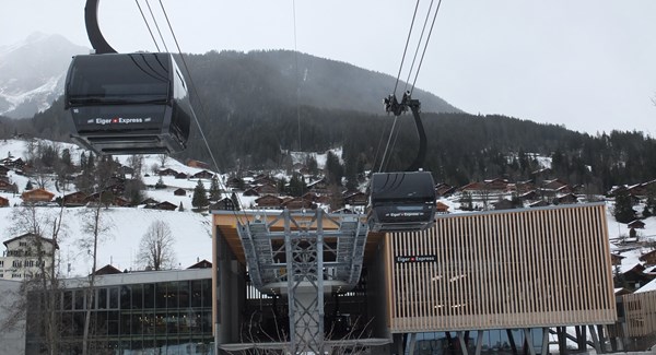 Im neuen Terminal Grindelwald Grund ist die Talstation der längsten Dreiseilbahn der Alpen sowie die Talstation der Seilbahn Grindelwald – Männlichen untergebracht.