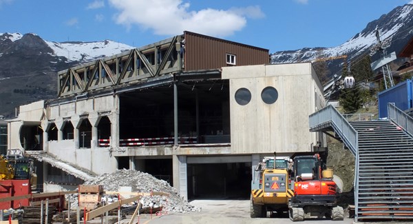 Les travaux de démontage de la télécabine 6 places Médran I ont commencés fin avril 2021.