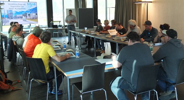 Am diesjährigen Elektroseminar bei der Sisag nahmen 15 Personen daran teil. 