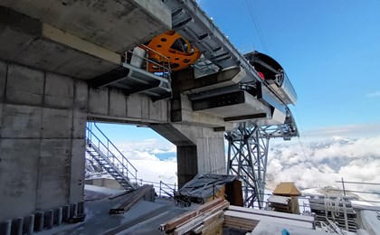 Derzeit wird auf dem Klein Matterhorn auf 3‘821 m ü. M. auf der höchsten Baustelle Europas intensiv gearbeitet.  