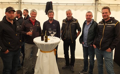De g. à d.: Pascal Pitteloud et Brice Lacorre (TechnoAlpin), Serge Guntern (NVRM), Philippe Delaloye (TechnoAlpin), Bernhard Salzgeber (NVRM) et Patrick Varonier (TechnoAlpin)