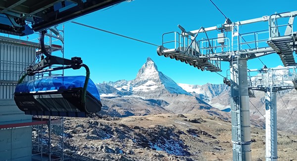 Die Zermatt Bergbahnen AG setzen ihre langjährige Zusammenarbeit mit Leitner fort. Ab der kommenden Wintersaison steht ein 8er Sessellift den Wintersportler/innen zur Verfügung. 