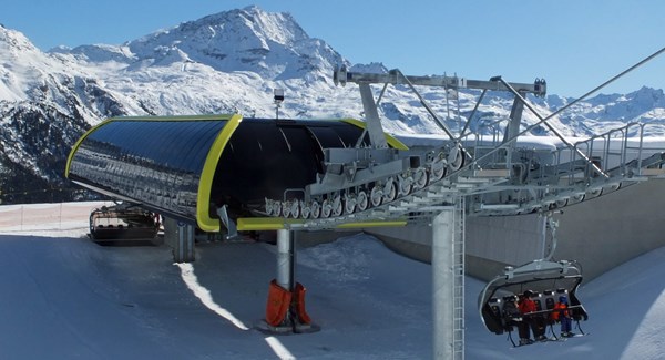 Das moderne Pininfarina Design der Stationen fügt sich gut in das Landschaftsbild ein.