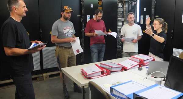 Bildlegende: V.l.: Peter Lussi, Christian Waser, Balduin Bessiere, William Wolf, und Caroline Müller, Garaventa Oberdorf, die zum Thema Schemalesen orientierte.