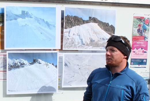 Le responsable des pistes d'Andermatt-Sedrun Sport AG, Daniel Meyer, explique comment ont été créés ce printemps des dépôts de neige au Gemsstock.