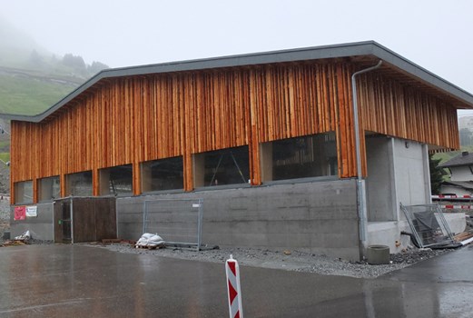 A partir du mois de décembre on parviendra commodément de la gare d'Andermatt au Gütsch avec le nouveau télécabine à 10 places de Garaventa.