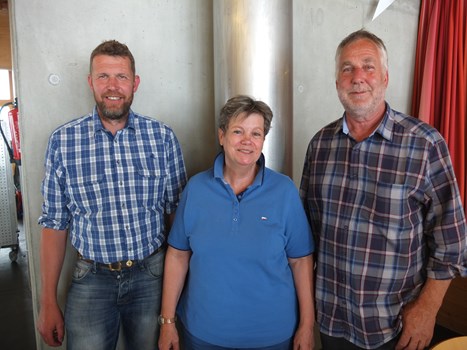 Die Organisatoren der Sommertagung 2018 - V.l.n.r.: Martin Langenegger, Betriebsleiter Stoosbahnen AG, Annemarie Gugger, und Gieri Berthel, Kraftwerke Linth-Limmern.
