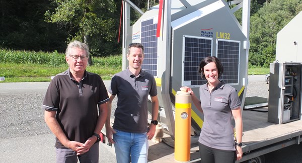 Lawinenauslösesysteme auf Roadshow - Bruno Britschgi, Sicherheitsingenieur bei der Suva, Daniel Broekstra, Projektleitung und Verkauf Schweiz, und Ines Waltl Projektleitung und Verkauf Österreich für Lawinenauslösesysteme der Inauen-Schätti AG, anlässlich am ersten Tag der Roadshow in Bad Ragaz